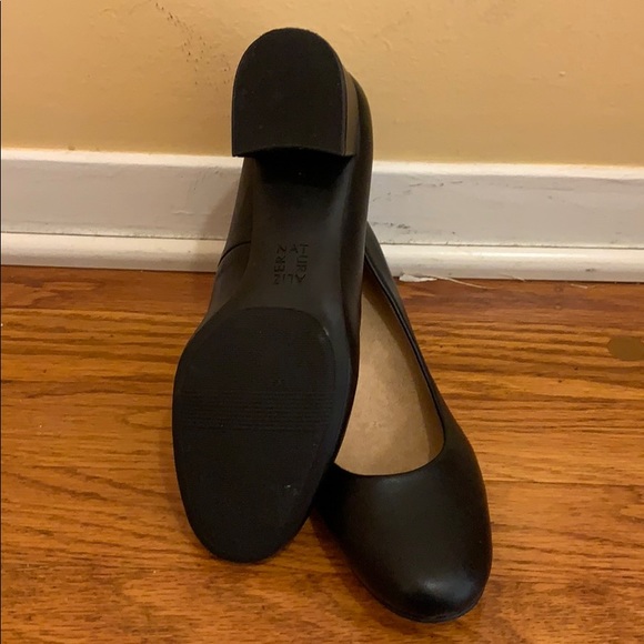 Nice work closed toed heels - Picture 3 of 4